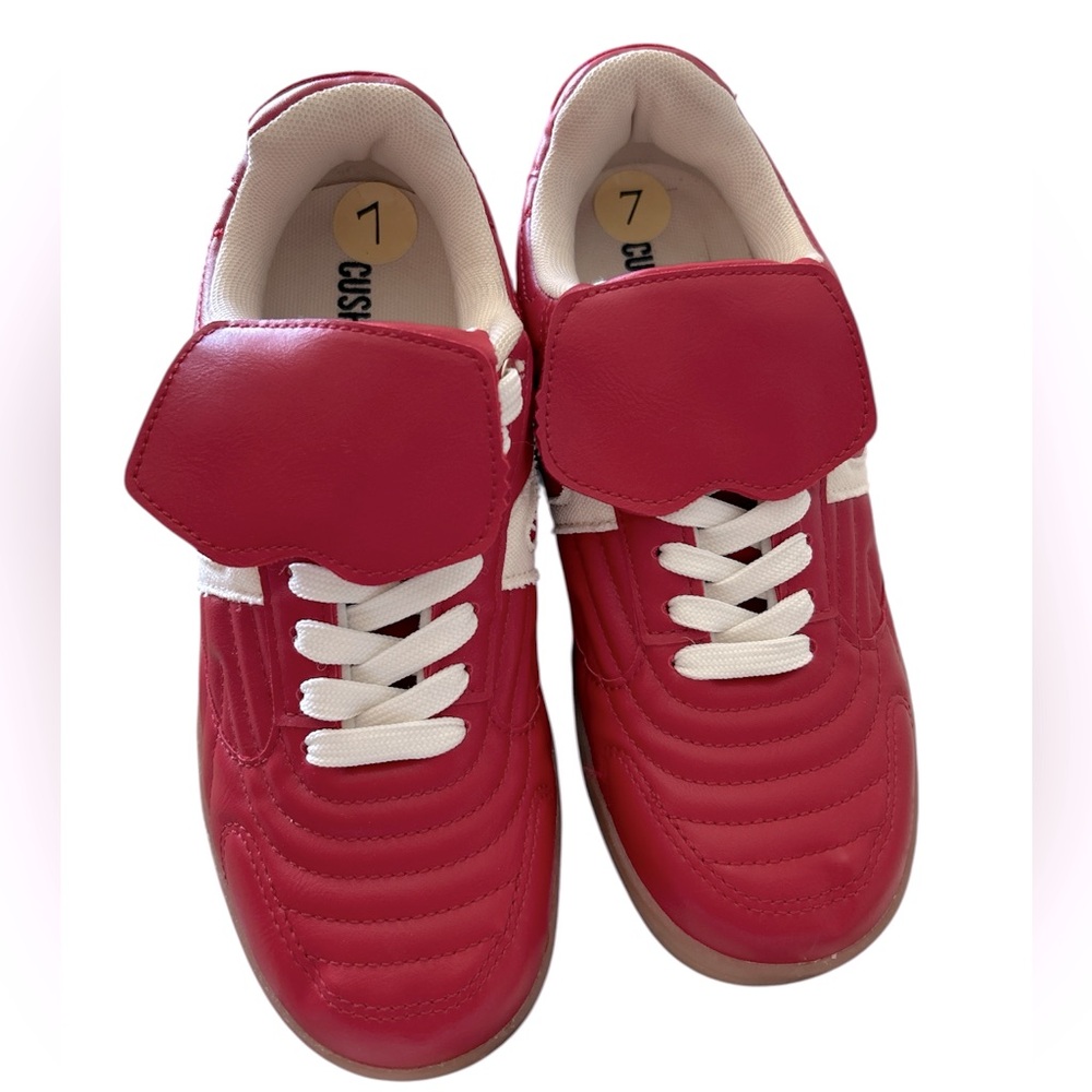 Cushionaire Astro flap over Red Sneakers with White Laces size 7 NWT